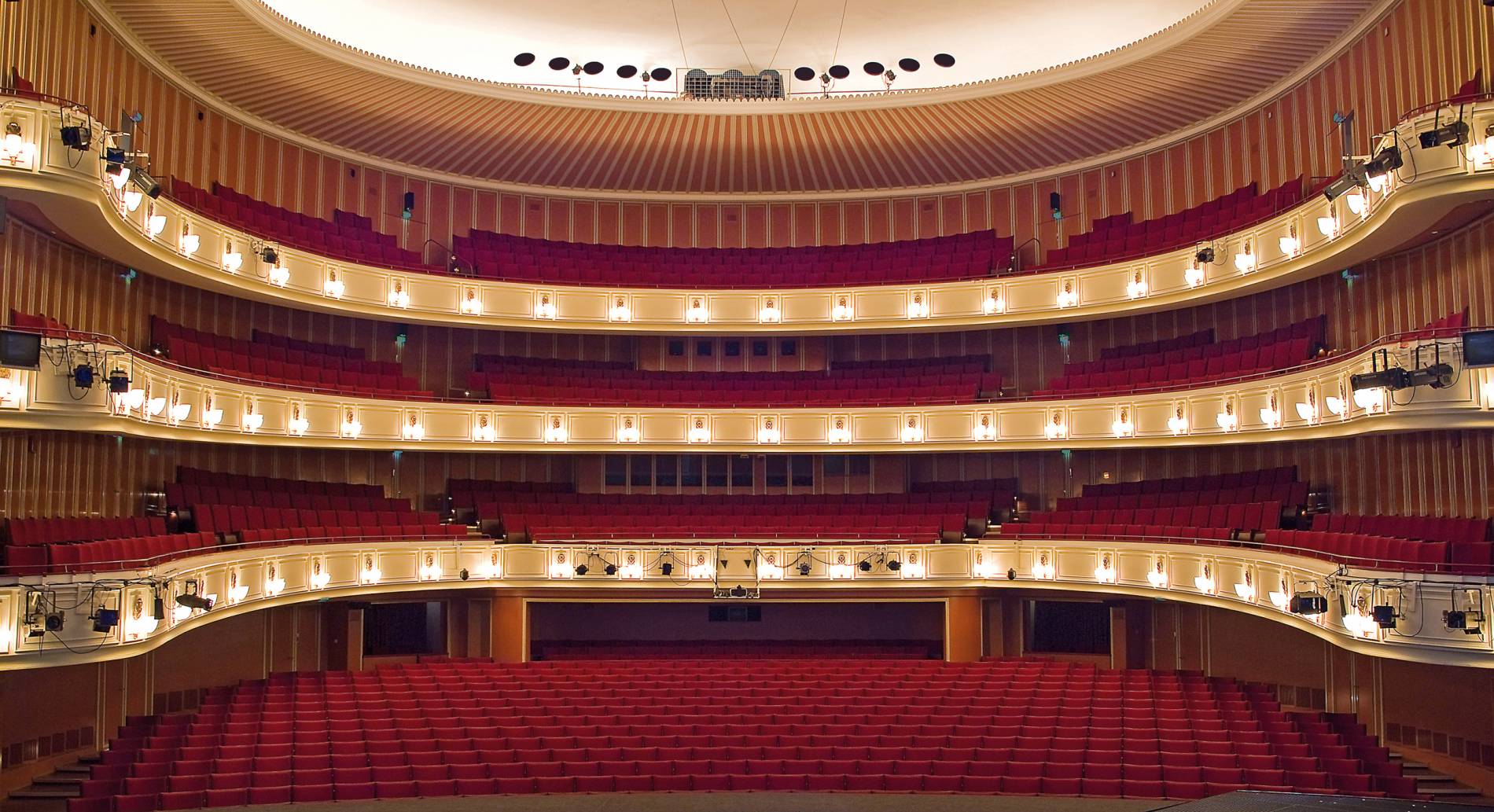 Opernhaus-Duesseldorf-Zuschauerraum-©-HansJoerg-Michel.jpg